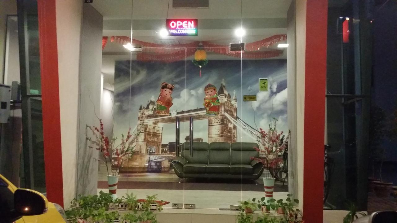 Om Hotel Simpang Ampat  Exterior foto